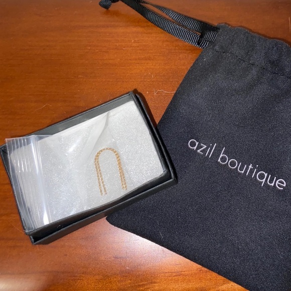 ❌SOLD❌ Gold Diamond-Cut Arc Earrings - Picture 2 of 6